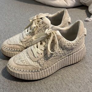 Universal Thread Cream Textured Sneakers